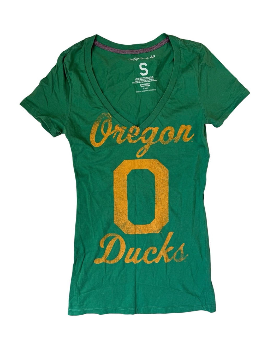 College Vault Oregon Ducks Women's Small V Neck Tee NCAA Green Graphic Shirt